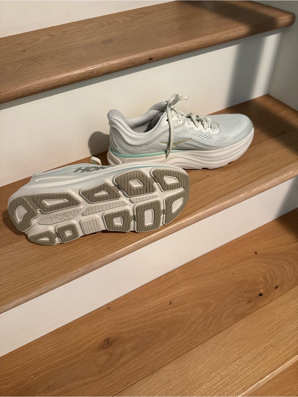 Hoka Bondi Like New - size 9 - Picture 3 of 5